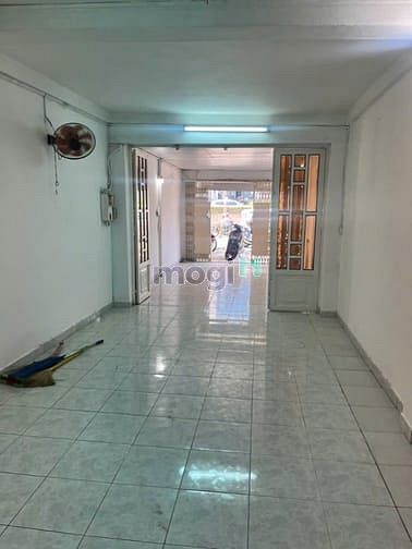 Hình ảnh Cho thuê nhà 1 trệt 1 lầu mặt tiền sầm uất Nguyễn Xí (Gần Vincom)