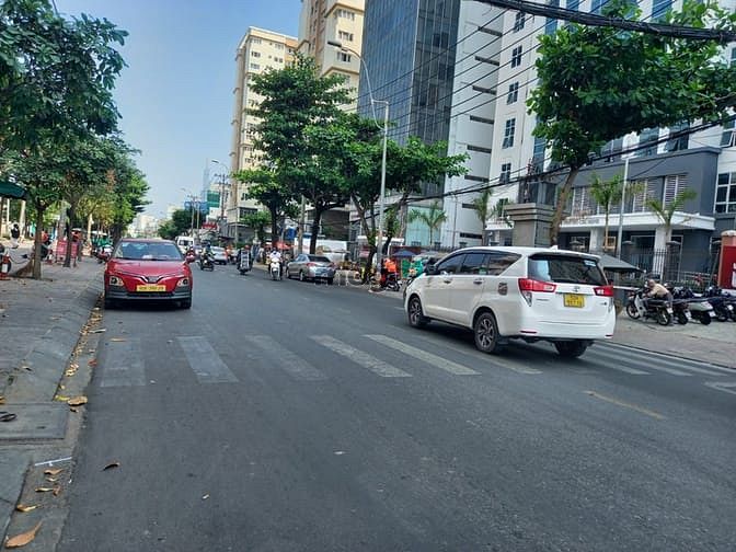 Hình ảnh Cho thuê nhà 1 trệt 1 lầu mặt tiền sầm uất Nguyễn Xí (Gần Vincom)