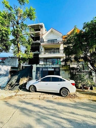Hình ảnh Mặt Phố An DƯơng Vương – Tây Hồ - 121 M2 – 5 T – MT 5.5 M -Giá 32.5 Tỷ