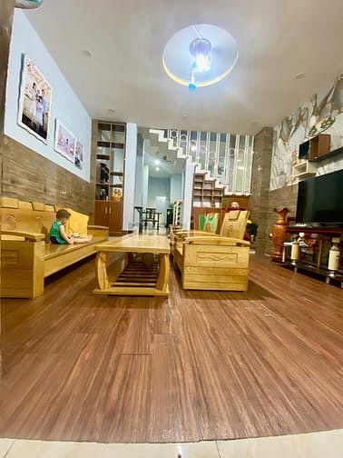 Hình ảnh Bán nhà 3 tầng HXH ngay chợ Đoàn Thị Kia.Dĩ an