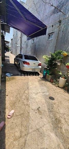 Hình ảnh Bán nhà 3 tầng HXH ngay chợ Đoàn Thị Kia.Dĩ an