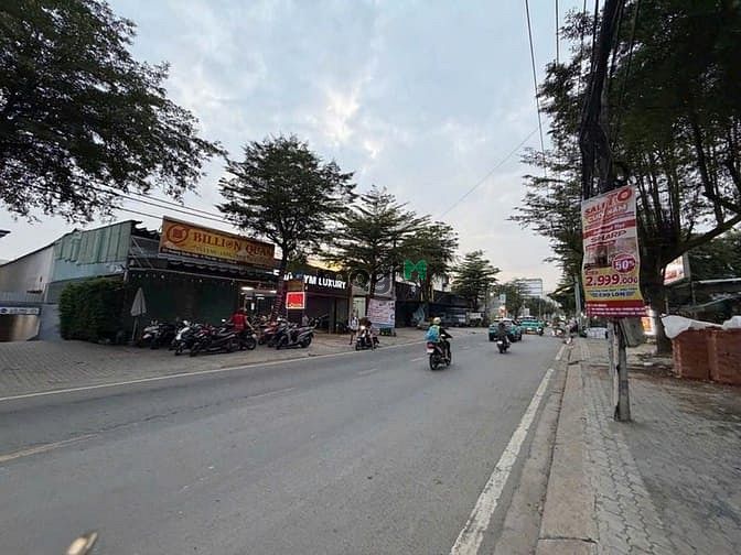 Hình ảnh Nhà mặt tiền đường nhựa rộng 16 m Quận 7. 5*21 chỉ 13,6 tỷ.