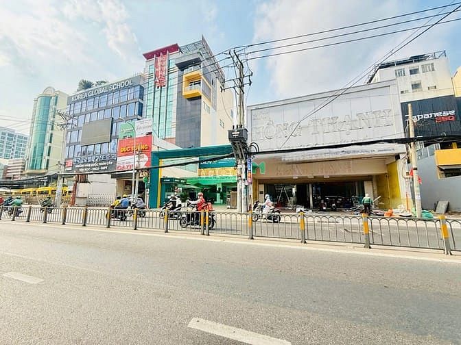 Hình ảnh Cho thuê MB ngang 11m Nguyễn Thị Thập – gần Lotte Mart, trống suốt