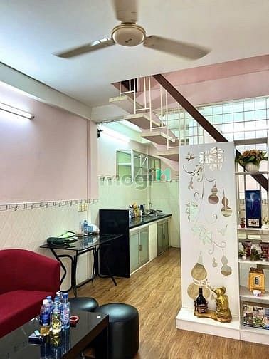 Hình ảnh Cho thuê nhà 3 phòng 11tr đường Hoàng Văn Thụ, P.4, Q.Tân Bình