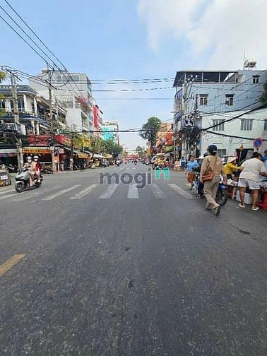 Hình ảnh Nhà mặt đường nhựa 10 m, Nguyễn Thị Thập Quận 7. DT 4,5*22 giá 9,8 tỷ.