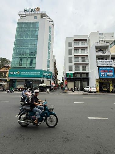 Hình ảnh Cho thuê tòa nhà GÓC 2MT Nguyễn Bỉnh Khiêm - Vòng xoay Điện Biên Phủ