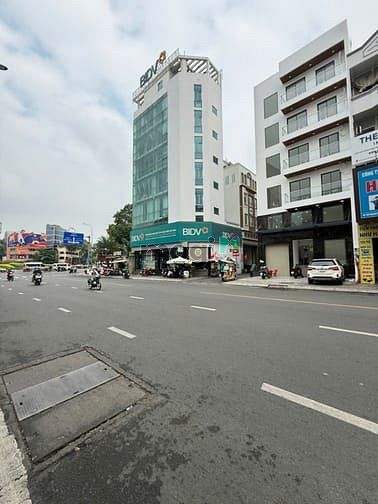 Hình ảnh Cho thuê tòa nhà GÓC 2MT Nguyễn Bỉnh Khiêm - Vòng xoay Điện Biên Phủ
