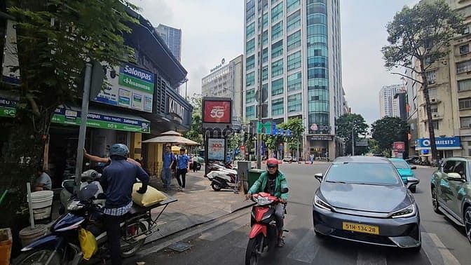 Hình ảnh Cho thuê lầu 1 Hàm Nghi – góc Pasteur, gần Bitexco, TTTM Saigon Centre