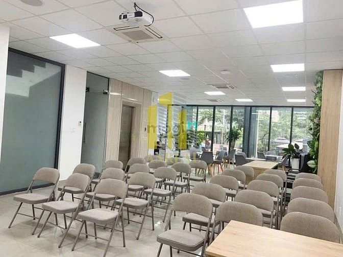 Hình ảnh Cho Thuê Tòa Văn Phòng 5 Lầu Giá 160 Triệu - Thang Máy Đường Trần Não