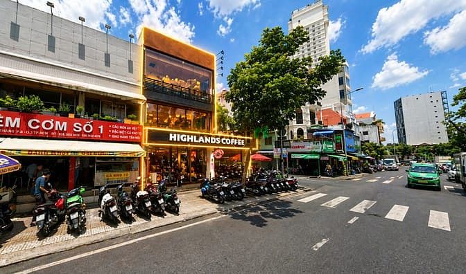 Hình ảnh Bán nhà GÓC 2MT 45 Lý Chính Thắng - MT 13.5m, đang cho Highlands thuê