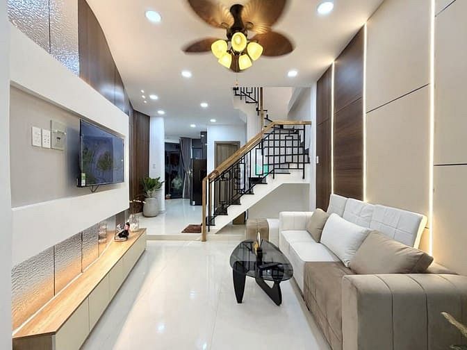 Hình ảnh Nguyễn Thượng Hiền- ô tô TỚI CỬA – NỞ HẬU 7M CỰC HIẾM • 1 Tỉ 625 (TL)