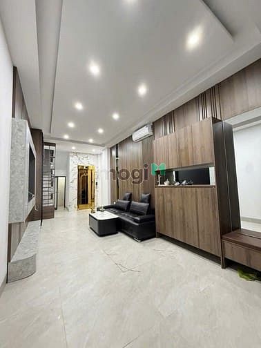 Hình ảnh 🔥 Trần khát chân .Hai Bà Trưng. 6 Tầng Thang Máy
