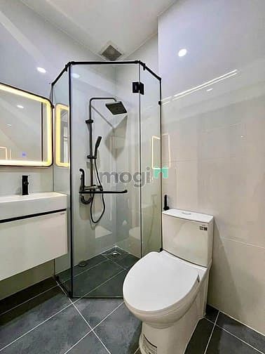 Hình ảnh TRUNG TÂM QUẬN 11,Lạc Long Quân-Gồm: 4PN, 4WC Diện tích:42m² CHỈ 2.8tỷ