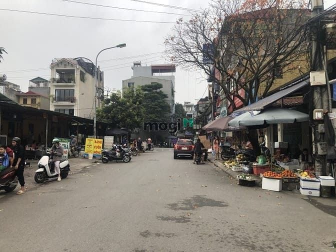 Hình ảnh Phố Chu Huy Mân – Long Biên – Ô Tô – 61 M2 – Đất – MT 4.5 M – Giá 9.4