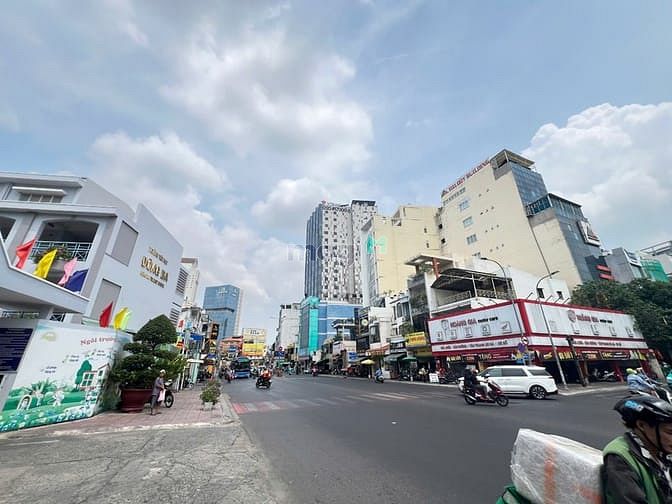 Hình ảnh Cho thuê GÓC 2MT 40-42 Phan Đăng Lưu - Nguyễn Văn Đậu - Ngang 11m