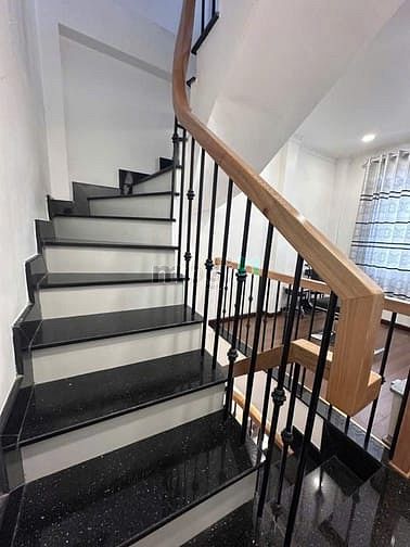 Hình ảnh Nhà 6 tầng - Sát MT Nguyễn Trọng Tuyển - Phan Đăng Lưu - 110m2