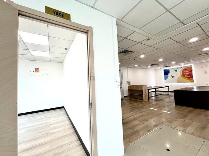 Hình ảnh Cho Thuê Văn Phòng sàn 200m2 sang trọng, cao cấp view kính tại Quận 1