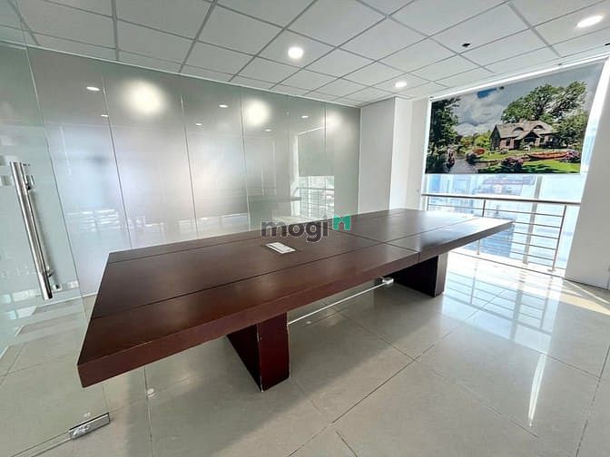 Hình ảnh Cho Thuê Văn Phòng sàn 200m2 sang trọng, cao cấp view kính tại Quận 1