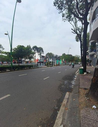 Hình ảnh Bán nhà 2 mặt tiền Trường Sa, P13, Q3 ngang 11 m