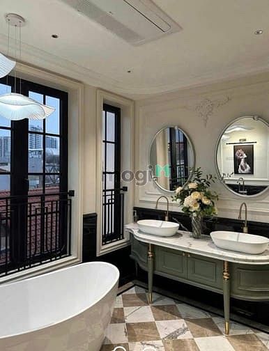Hình ảnh Nhà đẹp phố Nguyễn Văn Cừ, DT 80 m2, 7 tầng, 2 mặt tiền, view hồ, KD