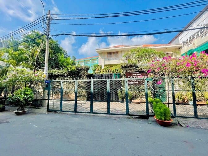 Hình ảnh Cho thuê biệt thự hẻm Phan Văn Trị - DT đất 1200m2 biệt thự + sân vườn
