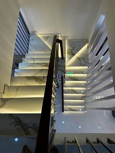 Hình ảnh Giảm mạnh nhà Tôn Thất Thuyết Q.4 4,3mx9,5m 4PN 5WC