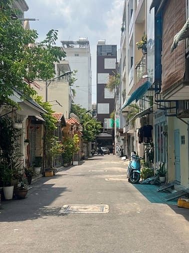 Hình ảnh Bán đất sát sân bay - Hẻm xe tải - nhỉnh 28 tỷ - vị trí đẹp - 176m2
