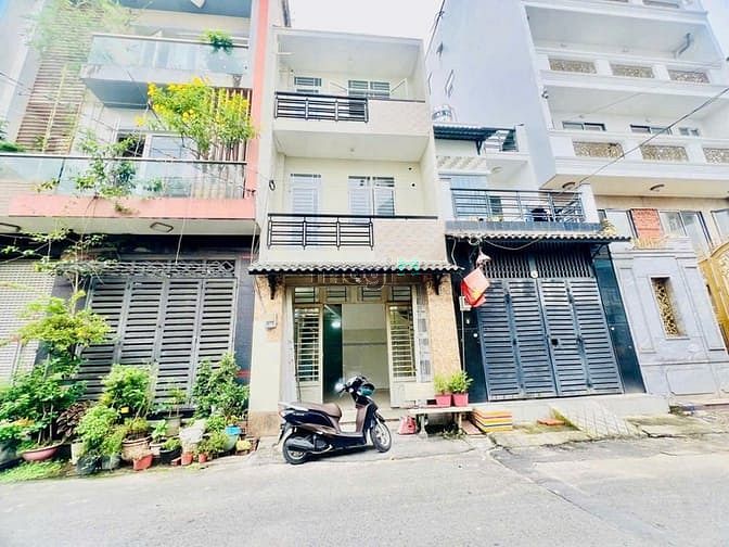 Hình ảnh Nhà 2 lầu, 4 phòng ngủ, hẻm 8 mét, đường Lê Văn Quới
