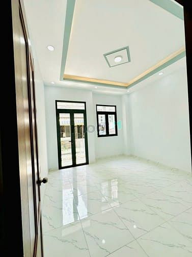 Hình ảnh Nhà 2 Lầu 4PN Mới Tinh, Đường Lê Văn Quới, Bình Tân