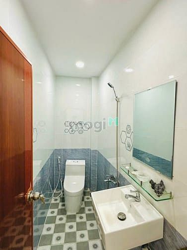 Hình ảnh Nhà 2 Lầu 4PN Mới Tinh, Đường Lê Văn Quới, Bình Tân