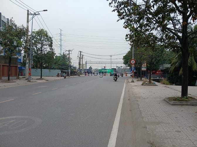 Hình ảnh Cho thuê 1.600m2 đất tc ngay vòng xoay Phú Hữu