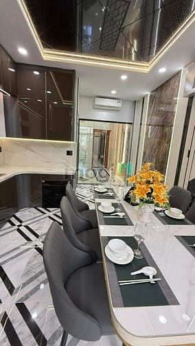 Hình ảnh Nhà đẹp Tân Bình có tháng máy Xe hơi đậu ngày đêm