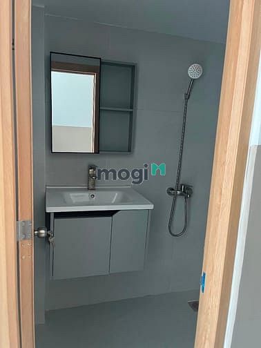 Hình ảnh Chỉ còn 1 phòng lửng có ban công mới xây