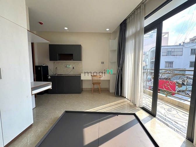 Hình ảnh Balcony Studio Thang Máy Full Nội Thất Ngay Phan Xích Long