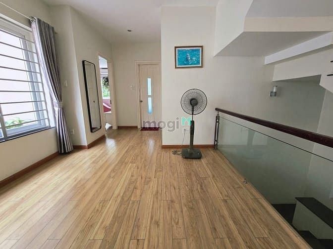 Hình ảnh Phố Nguyễn Văn Cừ - Ô Tô Tránh – 291 M2 3 T – MT 9.5 M – Giá 72.8 T