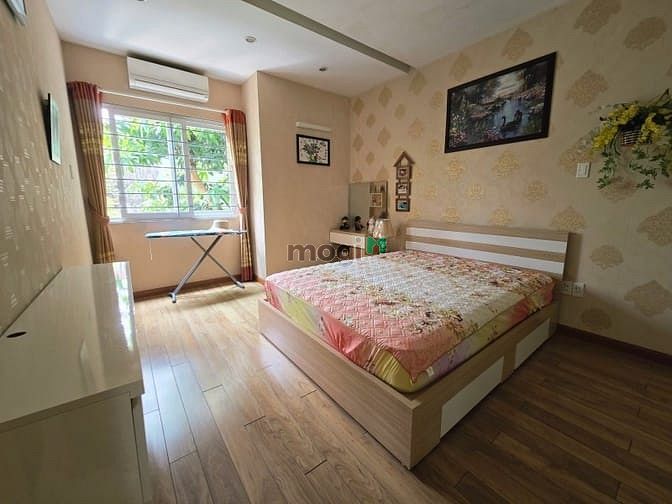 Hình ảnh Phố Nguyễn Văn Cừ - Ô Tô Tránh – 291 M2 3 T – MT 9.5 M – Giá 72.8 T