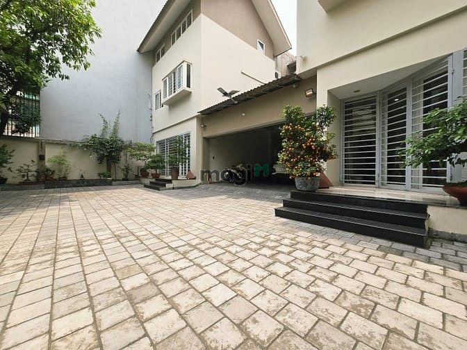 Hình ảnh Phố Nguyễn Văn Cừ - Ô Tô Tránh – 291 M2 3 T – MT 9.5 M – Giá 72.8 T
