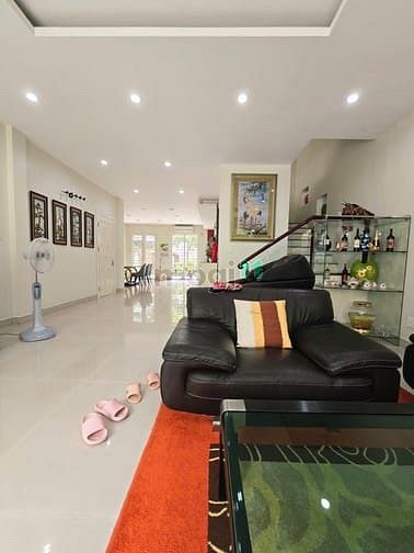 Hình ảnh Phố Nguyễn Văn Cừ - Ô Tô Tránh – 291 M2 3 T – MT 9.5 M – Giá 72.8 T