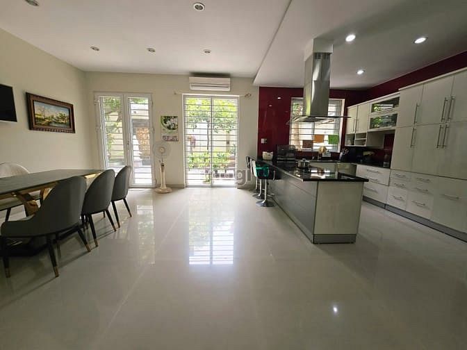 Hình ảnh Phố Nguyễn Văn Cừ - Ô Tô Tránh – 291 M2 3 T – MT 9.5 M – Giá 72.8 T