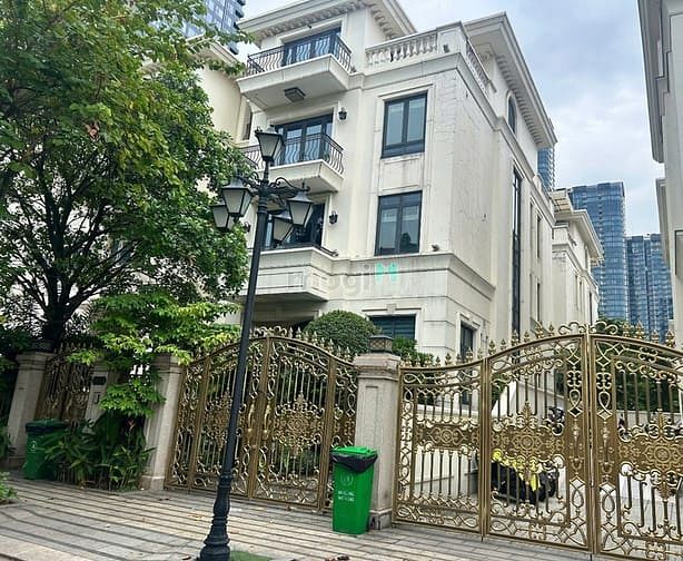Hình ảnh Biệt thự VIP Vinhomes Golden River Quận 1 - 225m² - Hầm 4 lầu - 330 tỷ