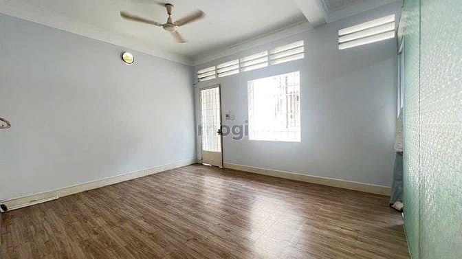 Hình ảnh Cho thuê căn 68m2 có 2p ngủ, NTCB ở C/c Phan Xích Long giá 8tr5