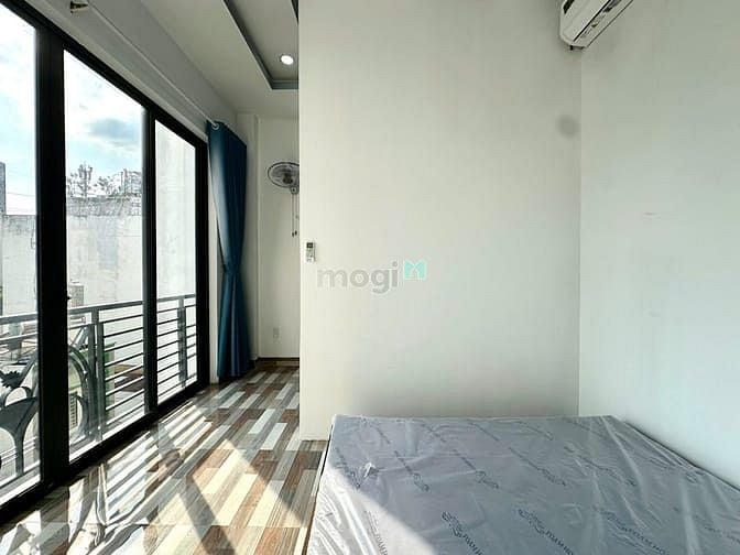 Hình ảnh Cho thuê Studio tách bếp Balcony 40m2 Thang Máy khu Phan Xích Long