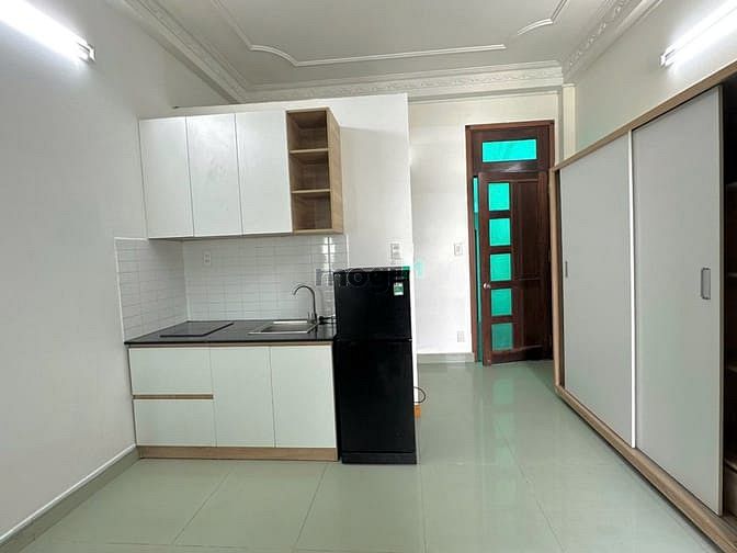 Hình ảnh Phòng trọ ban công ngay trung tâm CMT8, gần ĐH Huflit, ĐH Văn Hiến