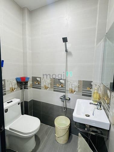 Hình ảnh Nhà Trường Sa Quận 3, 31m2, 3 Tầng BTCT, 3PN, Cách Mặt Tiền 30m, 6.05T