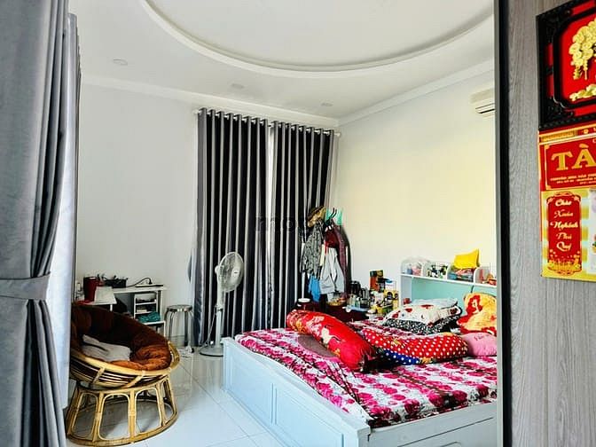 Hình ảnh Bán nhà góc 2 mặt tiền đường Phạm Văn Thuận 1 trệt 3 lầu 84m2 giá 15tỷ