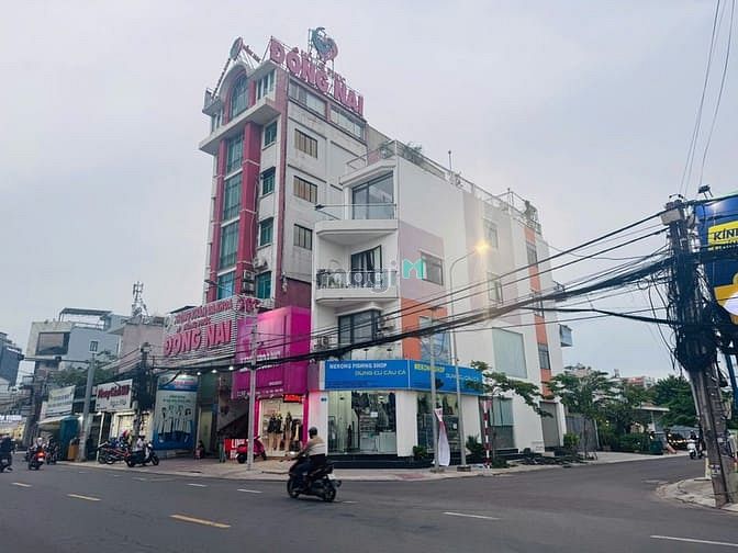 Hình ảnh Bán nhà góc 2 mặt tiền đường Phạm Văn Thuận 1 trệt 3 lầu 84m2 giá 15tỷ