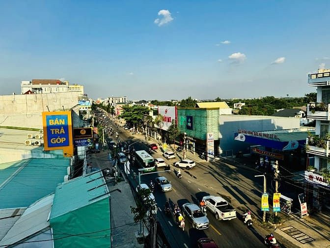 Hình ảnh Bán nhà góc 2 mặt tiền đường Phạm Văn Thuận 1 trệt 3 lầu 84m2 giá 15tỷ