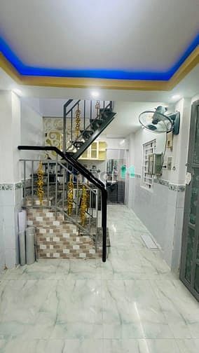 Hình ảnh Nhỉnh 3 Tỷ - Nhà Bán Trần Nhân Tôn Quận 5 18M2 2 Tầng 2 PN