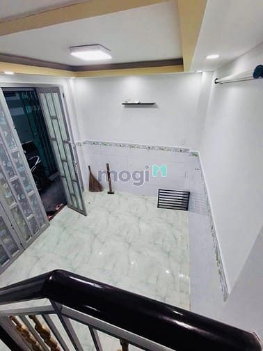 Hình ảnh Nhỉnh 3 Tỷ - Nhà Bán Trần Nhân Tôn Quận 5 18M2 2 Tầng 2 PN