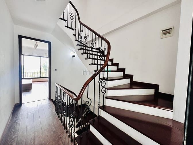 Hình ảnh Phố Bắc Cầu – Long Biêt – Ô TÔ – 93 M2 – 4 T – MT 5 M – Giá 11.4 Tỷ.